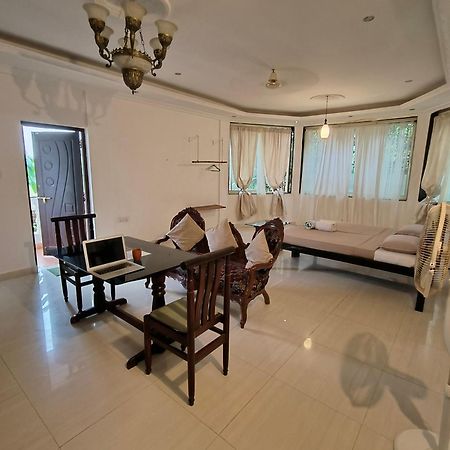 J-House, Spacious Apartments With Balconies, Thalassa 1Min Away Siolim Exterior photo