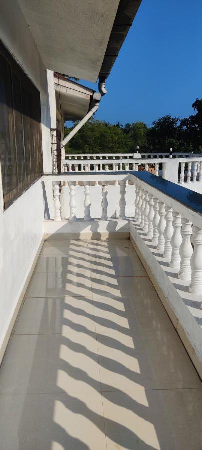 J-House, Spacious Apartments With Balconies, Thalassa 1Min Away Siolim Exterior photo