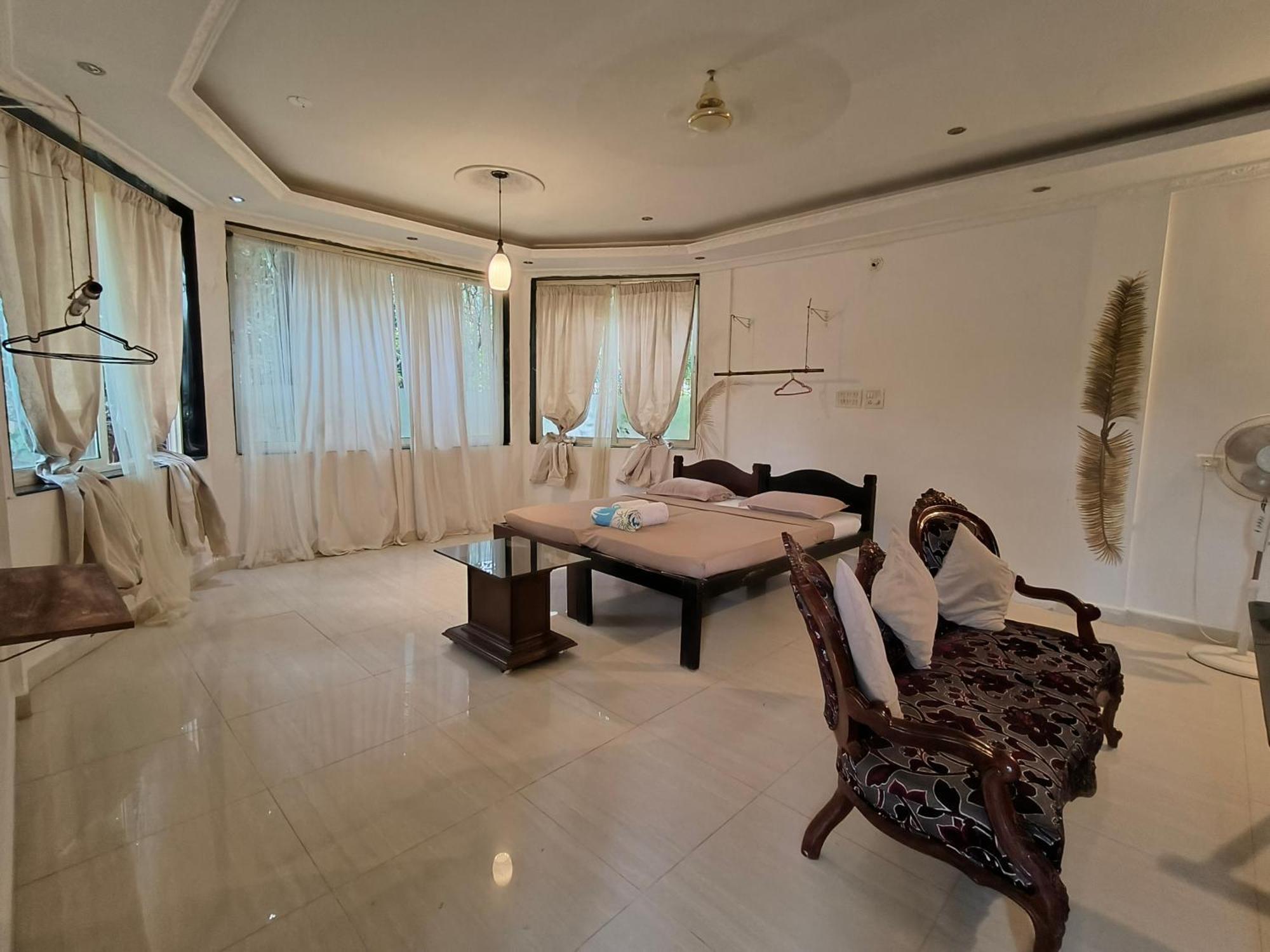 J-House, Spacious Apartments With Balconies, Thalassa 1Min Away Siolim Exterior photo